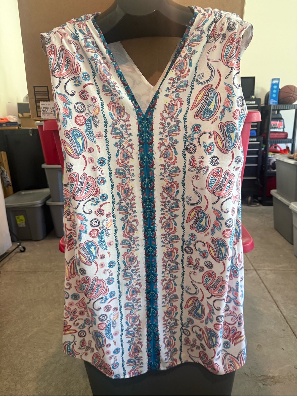 Sleeveless White Paisley V-Neck Tunic p45